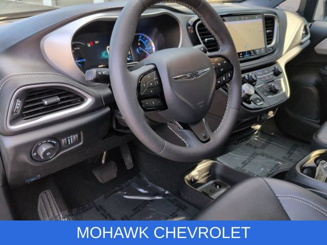 Used 2024 Chrysler Pacifica Limited FWD image 10