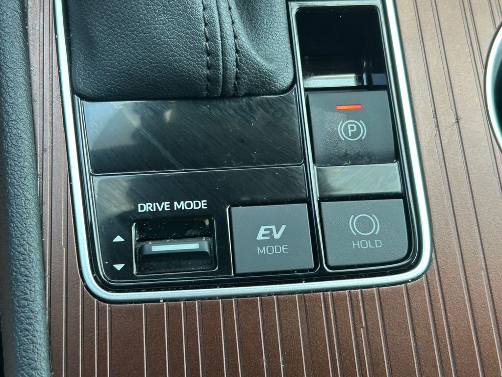 Used 2023 Toyota Sienna XLE FWD image 29