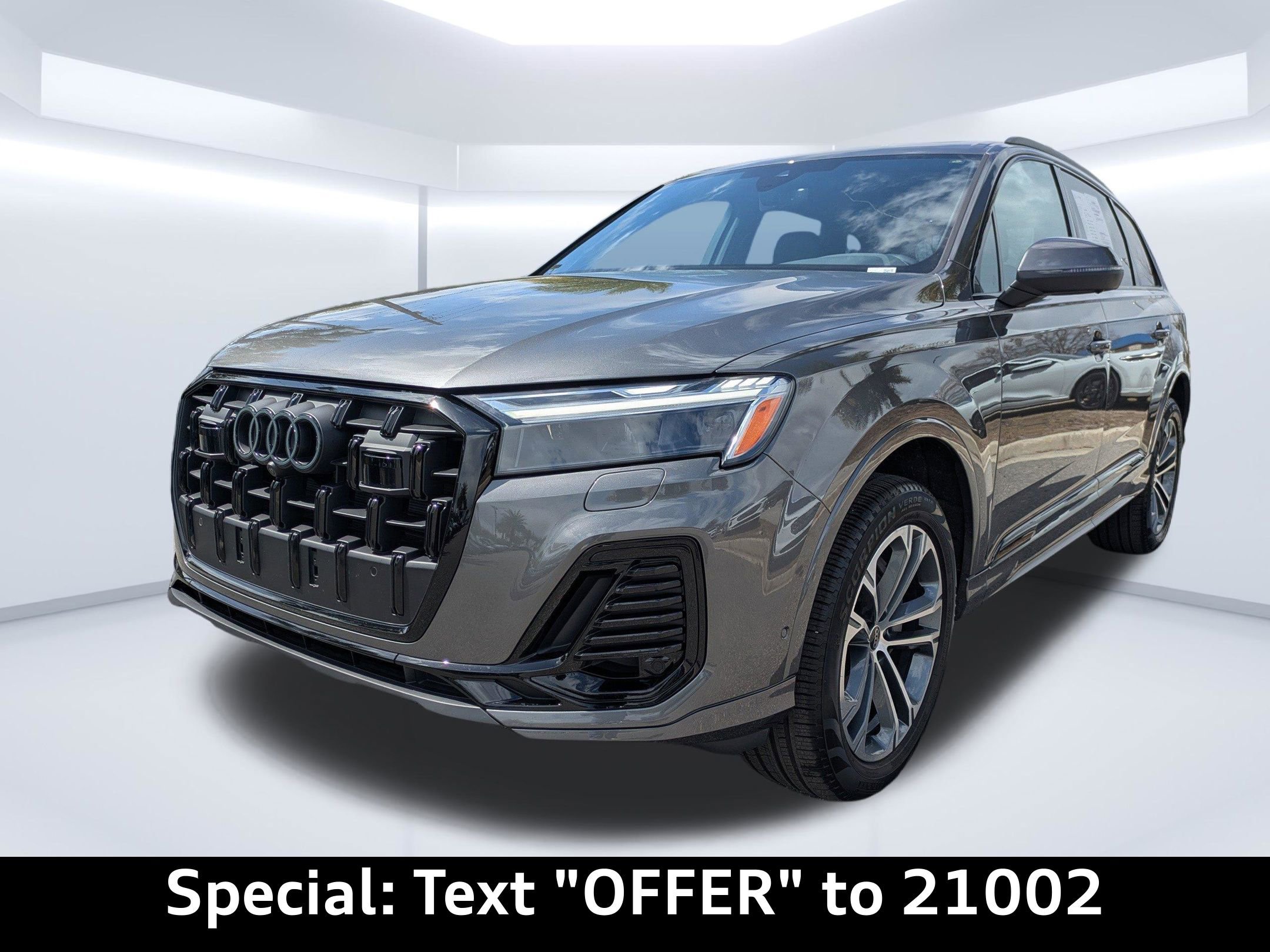 Certified 2025 Audi Q7 2.0T Premium w/ Convenience Plus Package image 7