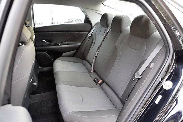 Used 2024 Hyundai Elantra SE image 14