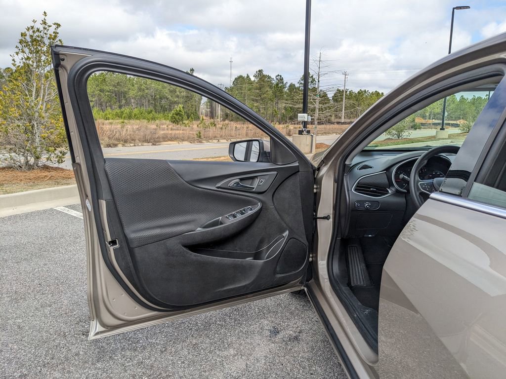 Used 2025 Chevrolet Malibu LT image 51