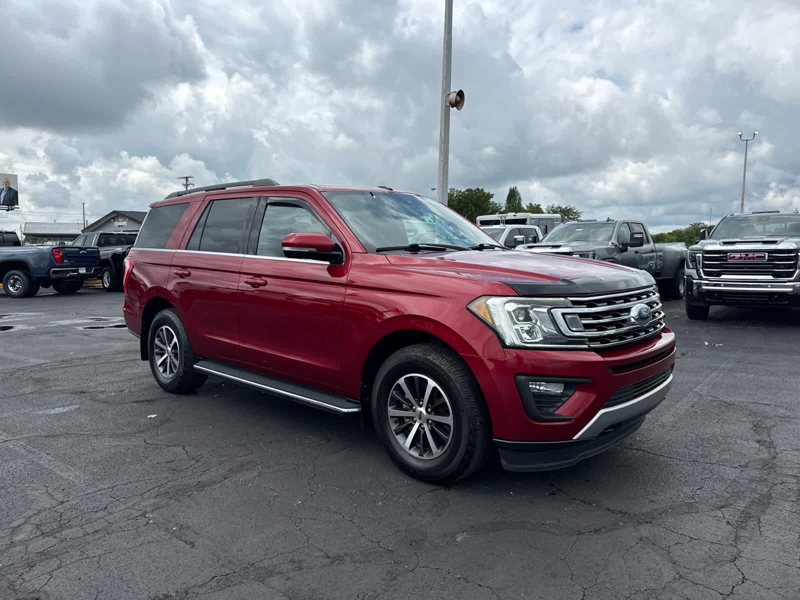 Used 2018 Ford Expedition XLT w/ Equipment Group 202A AWD/4WD image 6