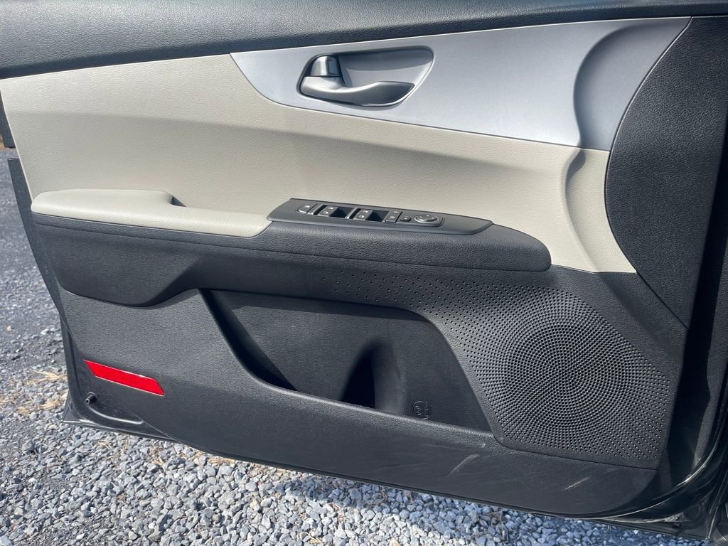 Used 2022 Kia Forte LXS image 14