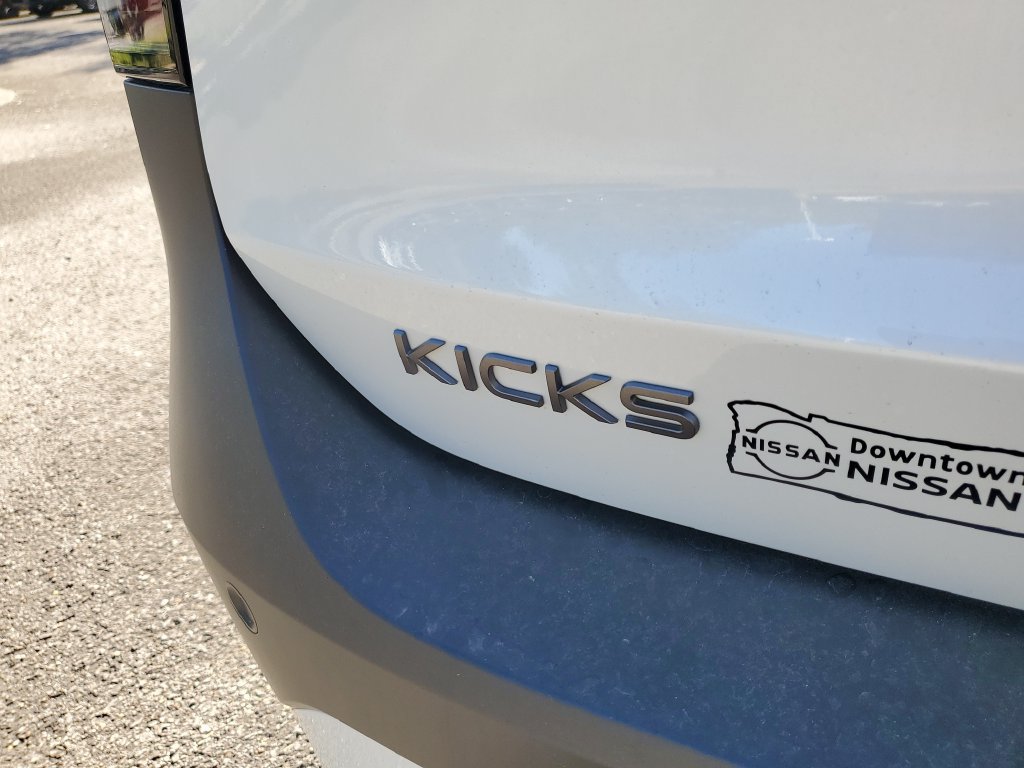 New 2027 Nissan Kicks SR w/ SR Premium Package FWD image 7