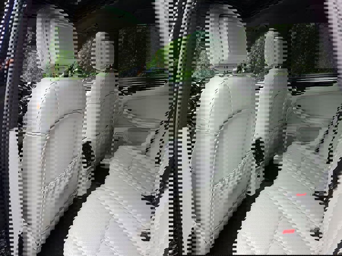 Used 2023 Porsche Macan image 13