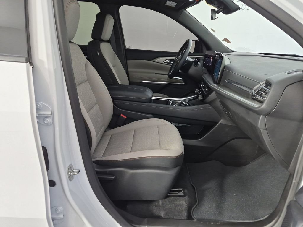 Used 2025 Chevrolet Traverse LT w/ Driver Confidence Package FWD image 38