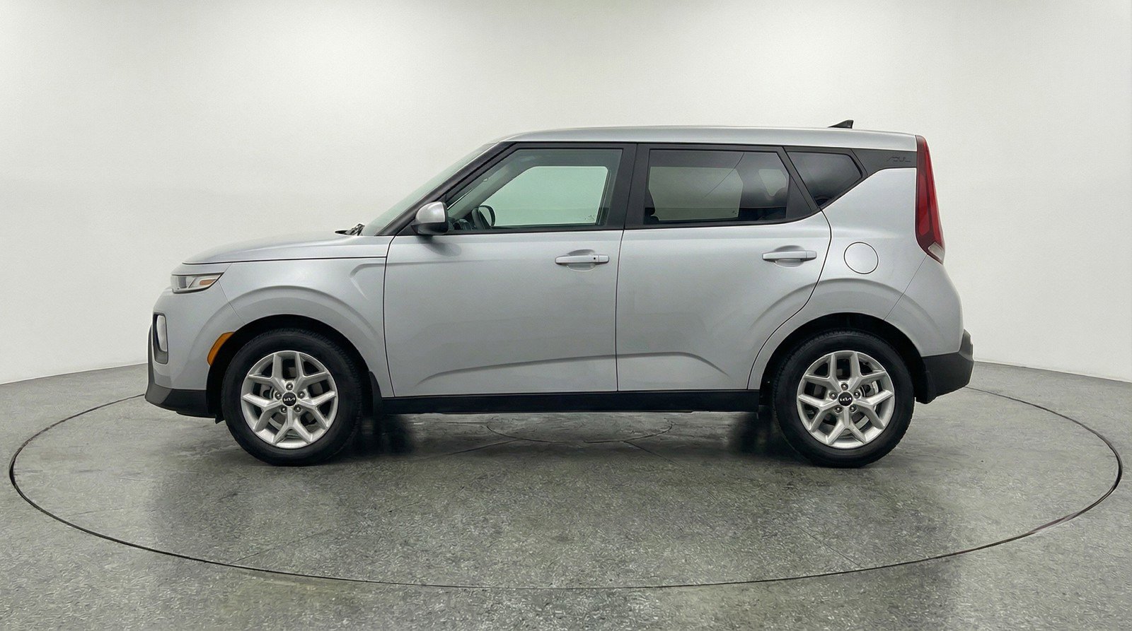Used 2025 Kia Soul LX w/ LX Technology Package image 5