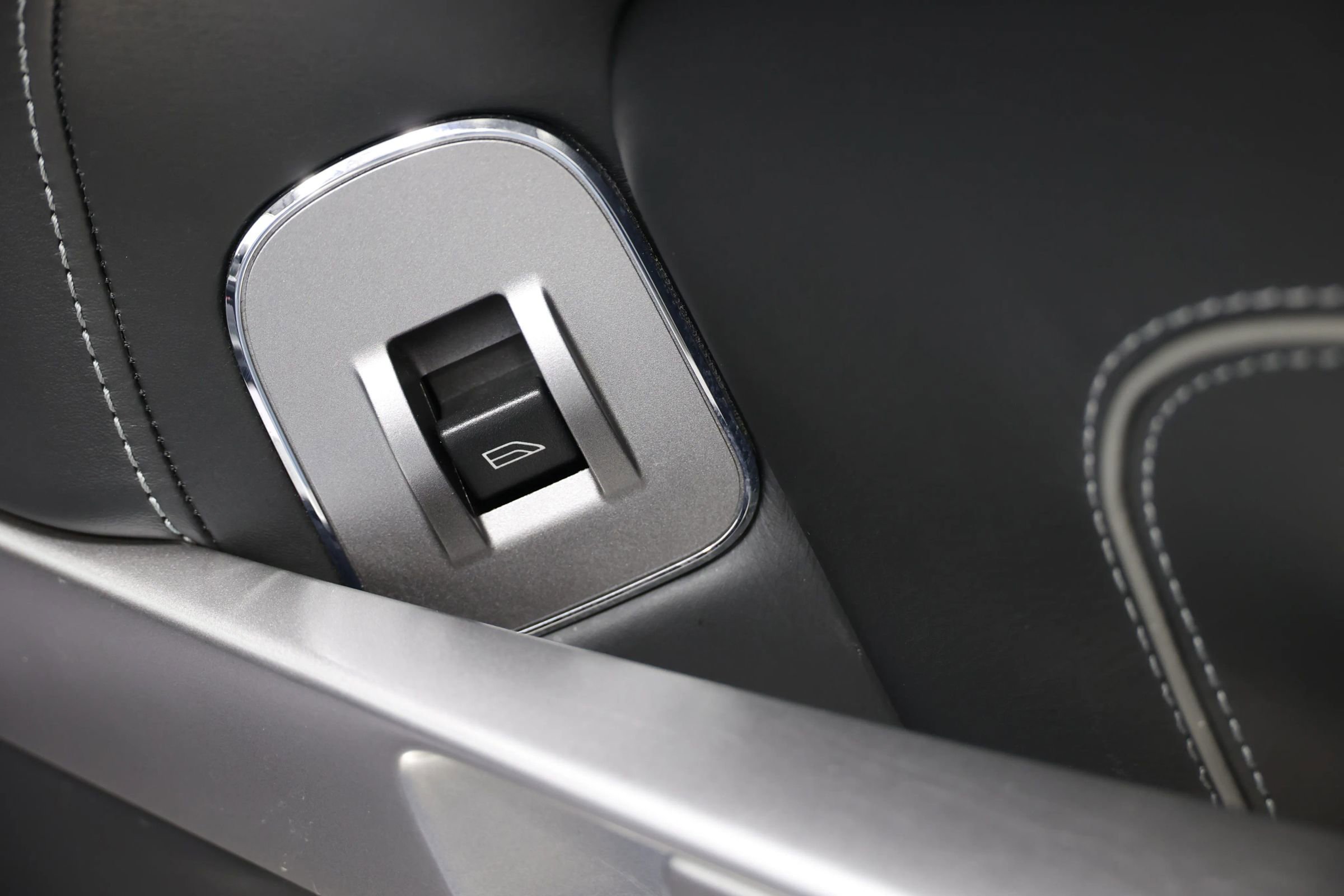 Used 2012 Aston Martin Virage Volante image 78