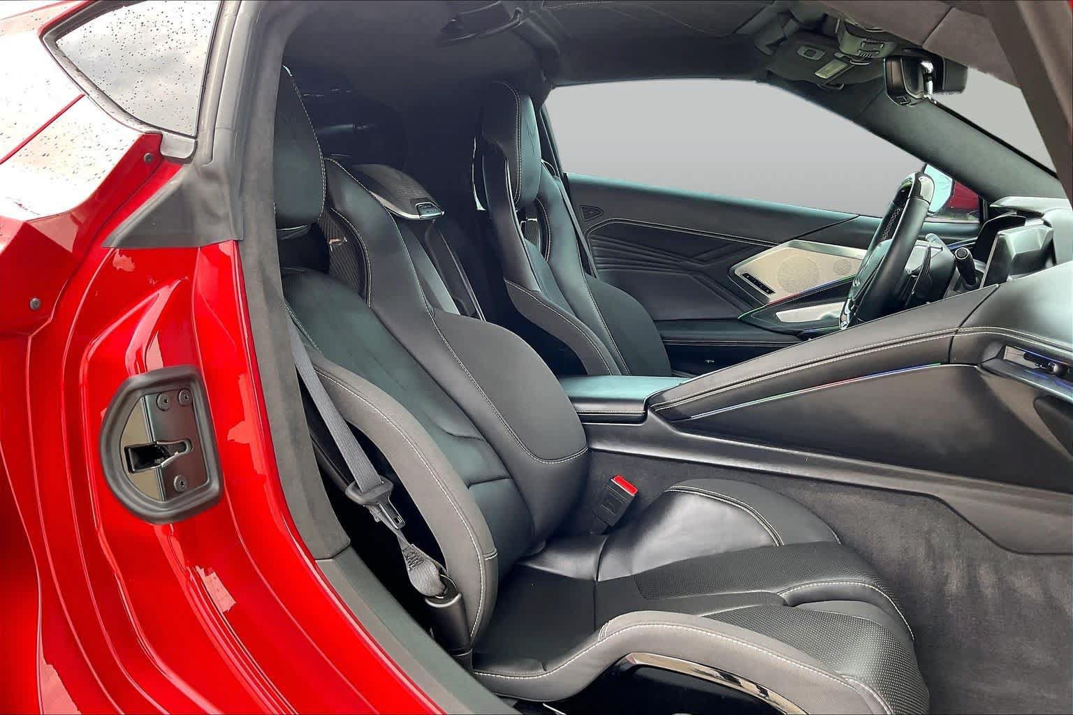 Used 2025 Chevrolet Corvette Z06 RWD image 8