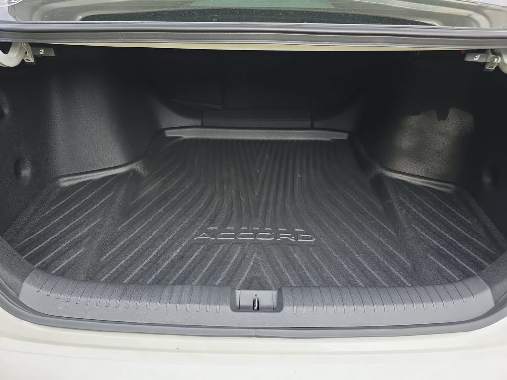 Used 2025 Honda Accord SE image 35