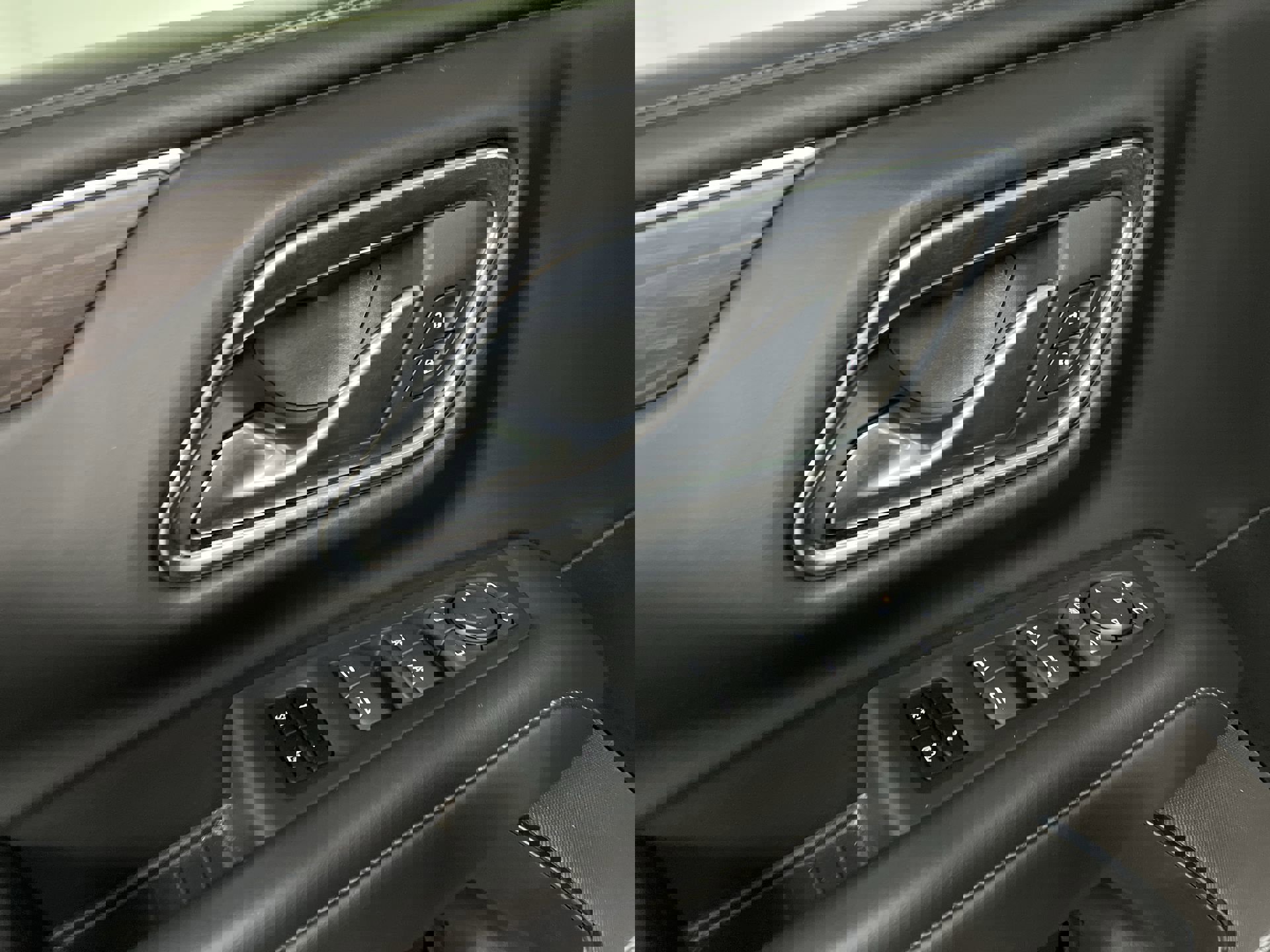 Used 2023 Chevrolet Suburban Z71 w/ Luxury Package image 94