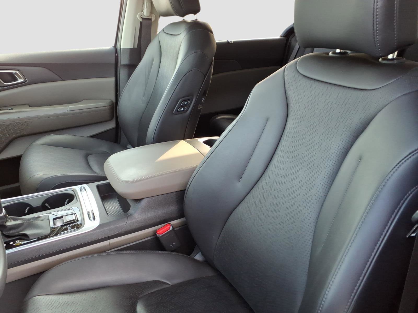 Used 2025 Kia Carnival SX image 12