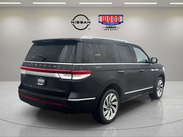 Used 2024 Lincoln Navigator Reserve image 3