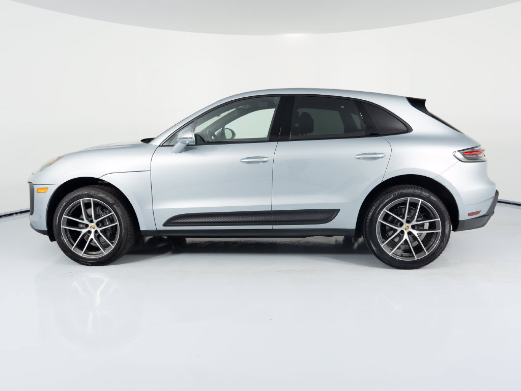 Certified 2026 Porsche Macan AWD/4WD image 2