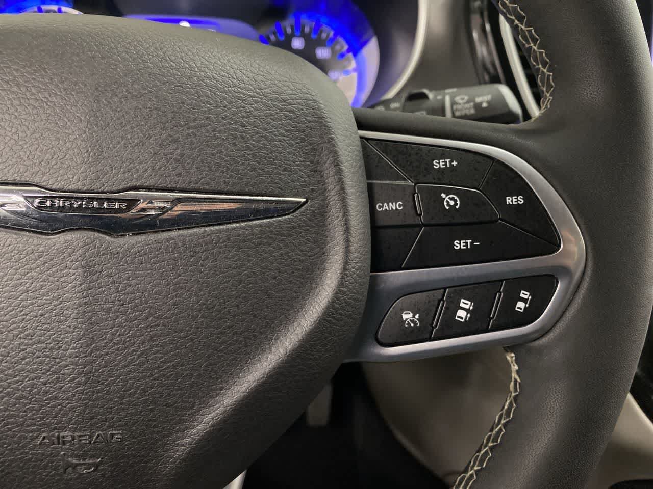 Used 2024 Chrysler Pacifica Touring-L FWD image 21