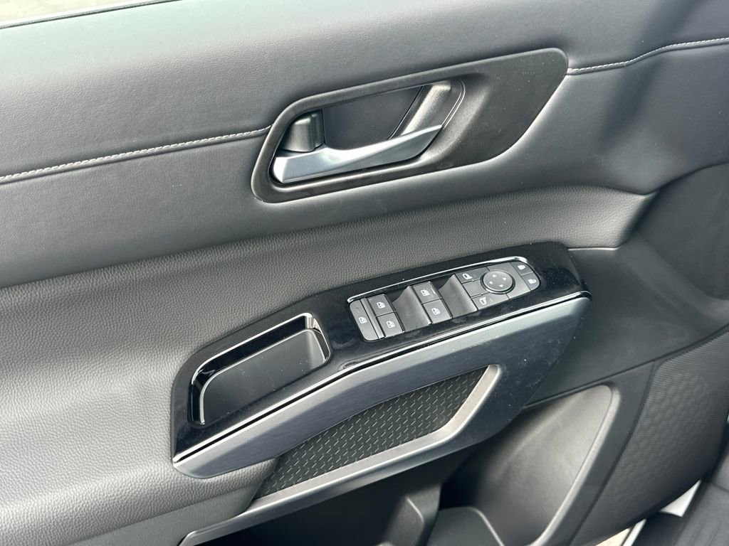 New 2026 Nissan Pathfinder SL image 10