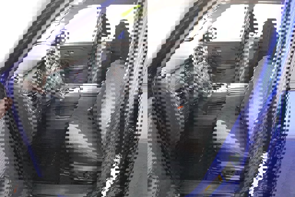 Used 2023 Nissan Rogue SV image 10