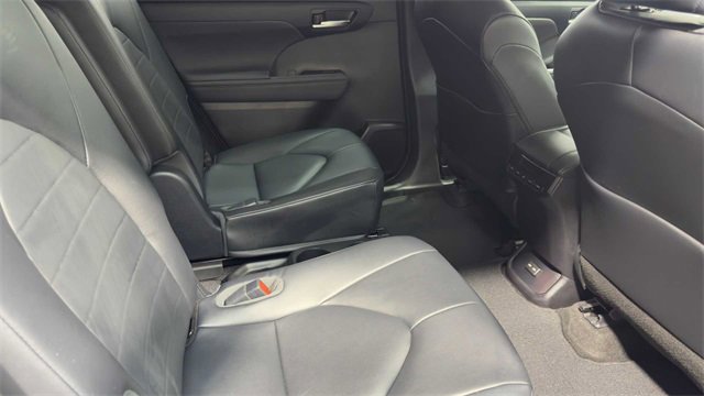 Used 2023 Toyota Highlander XLE image 16