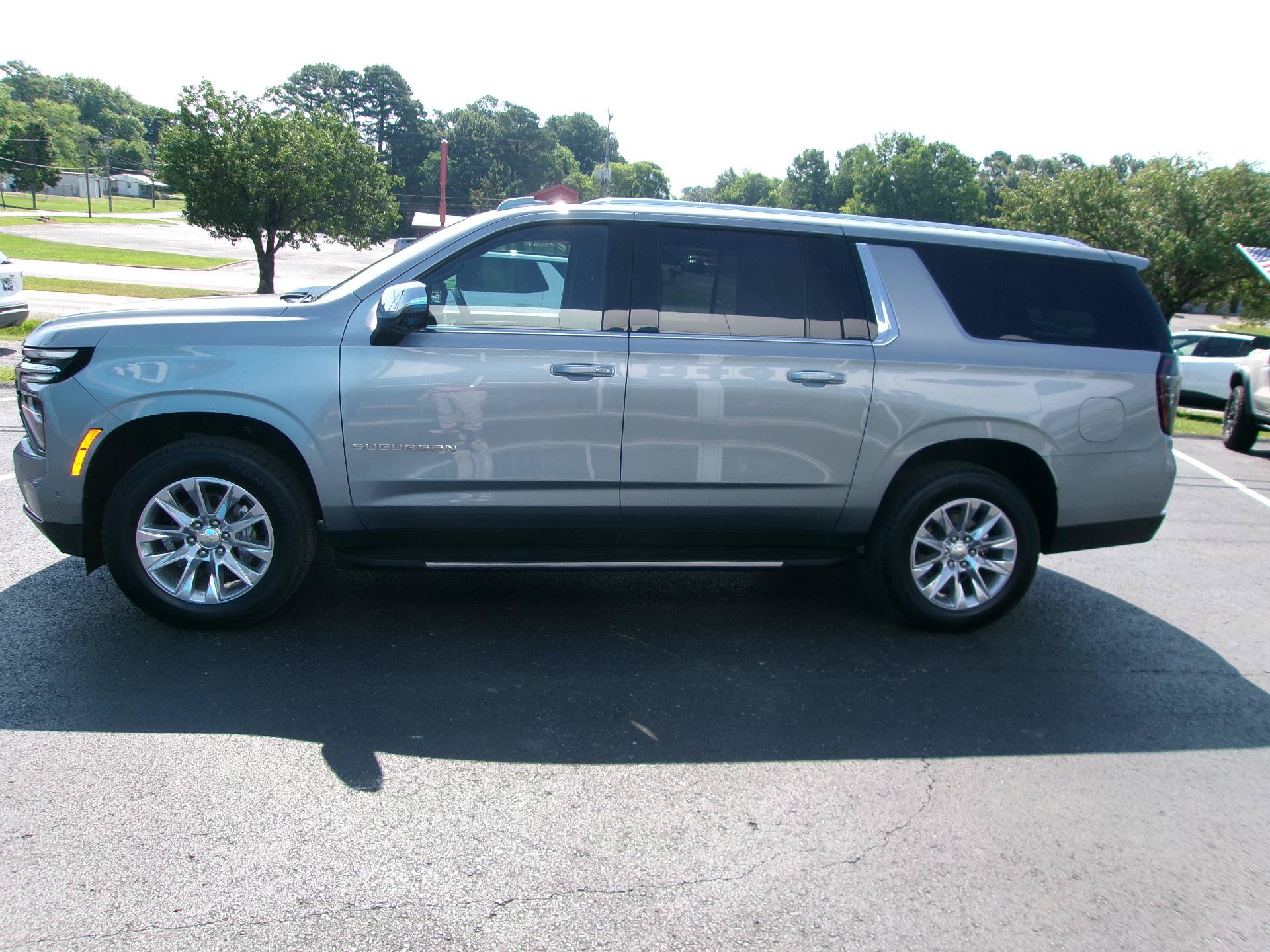 Certified 2025 Chevrolet Suburban Premier AWD/4WD image 26