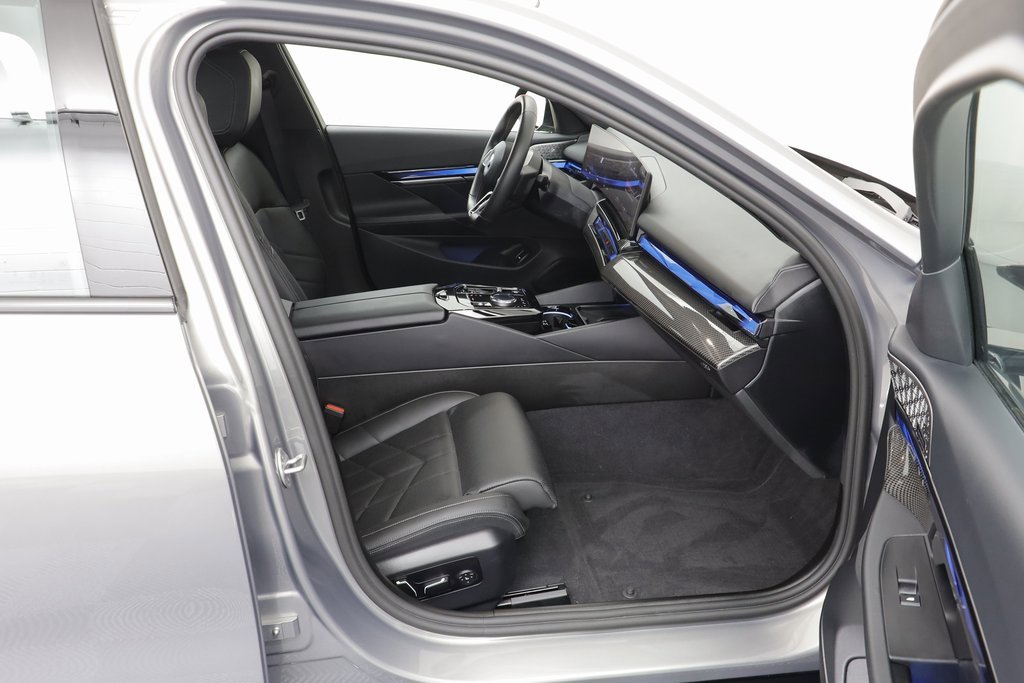 Certified 2025 BMW i5 M60 w/ Premium Package image 22