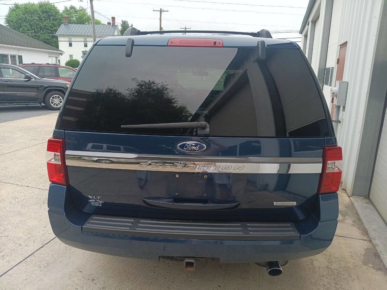 Used 2015 Ford Expedition XLT w/ Equipment Group 202A image 2