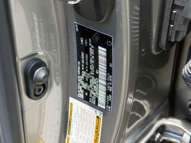 Used 2025 Lexus LX 600 4WD w/ Luxury Package image 23