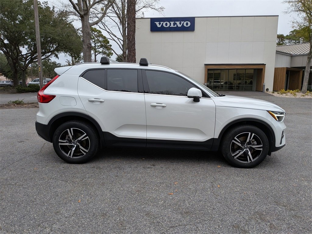 Certified 2024 Volvo XC40 B5 Core image 3