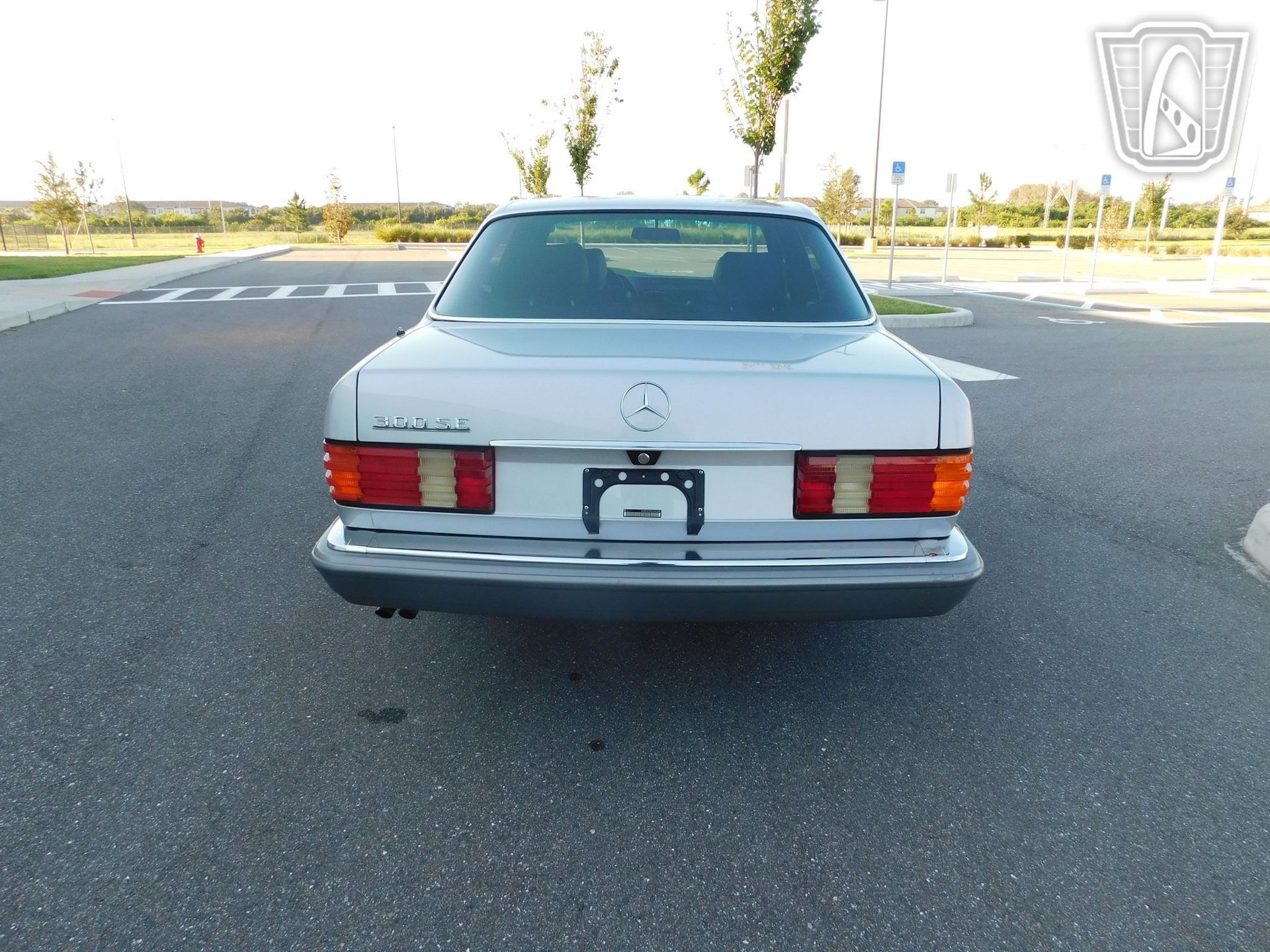Used 1990 Mercedes-Benz 300 SE image 4