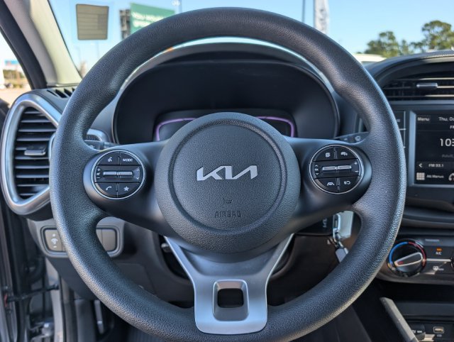 Used 2025 Kia Soul LX w/ LX Technology Package FWD image 23