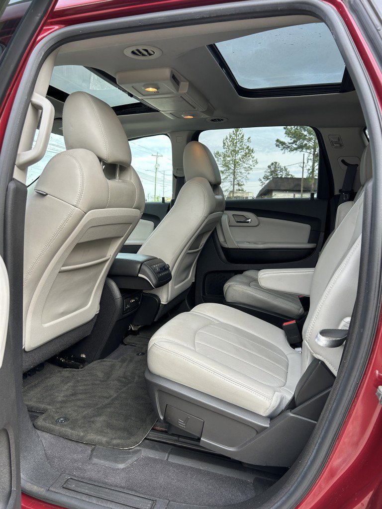 Used 2011 Chevrolet Traverse LTZ AWD/4WD image 17