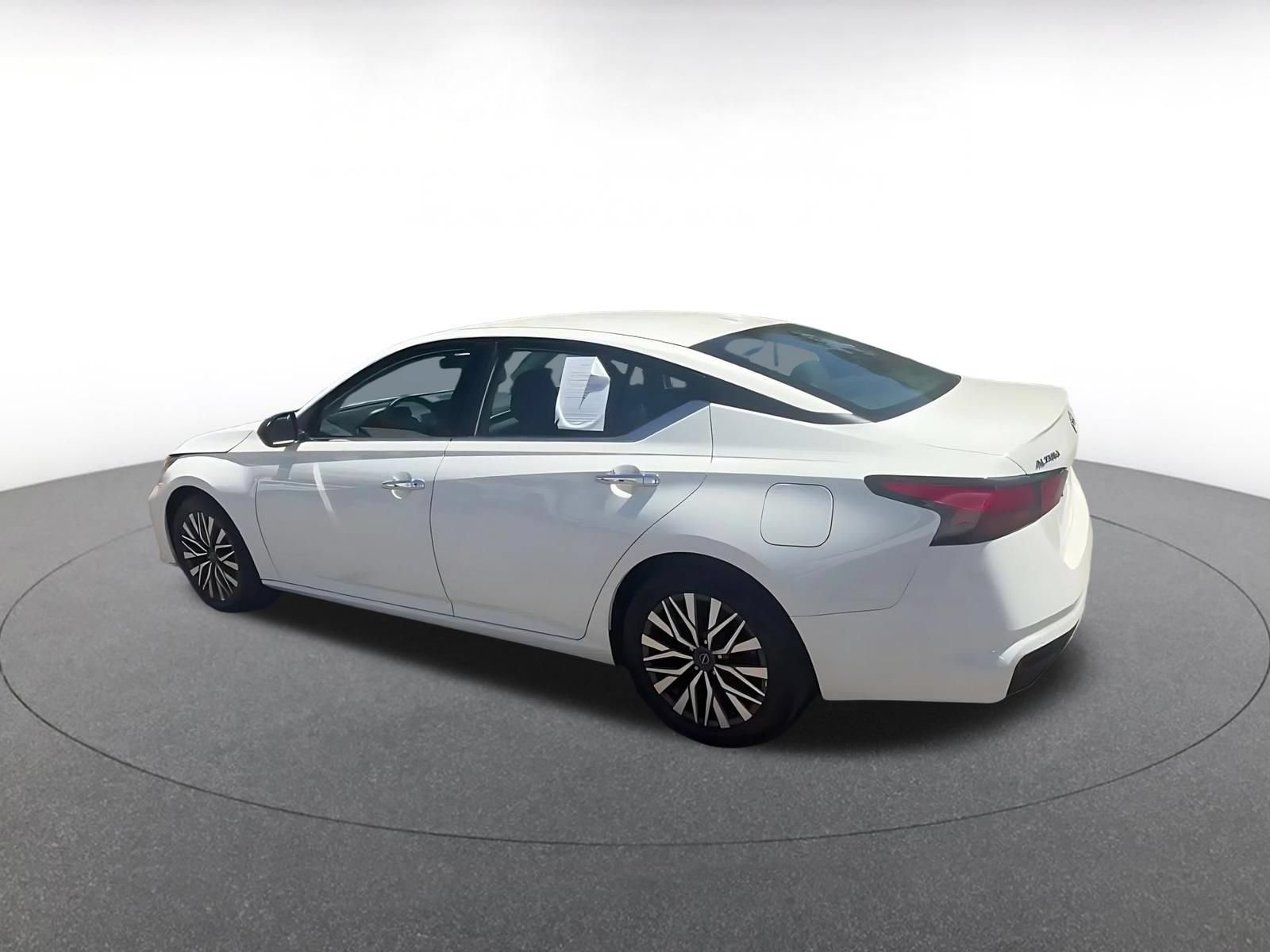 Used 2025 Nissan Altima 2.5 SV FWD image 10