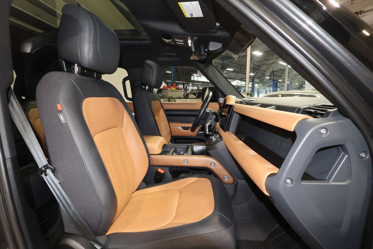 Used 2023 Land Rover Defender 130 X image 28
