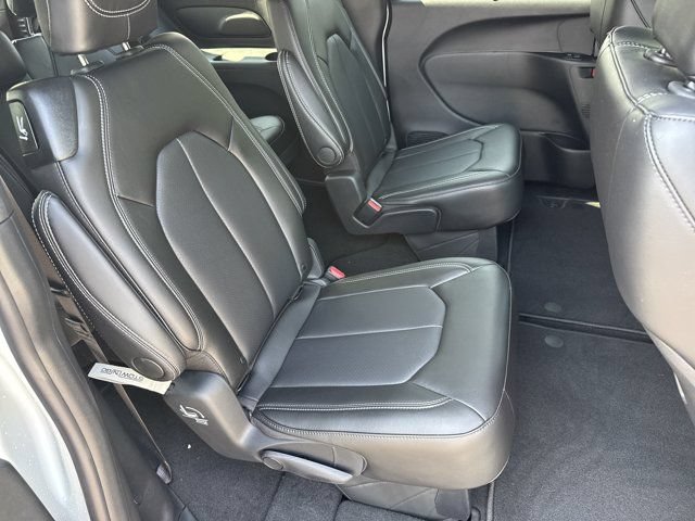 New 2027 Chrysler Pacifica Select FWD image 15