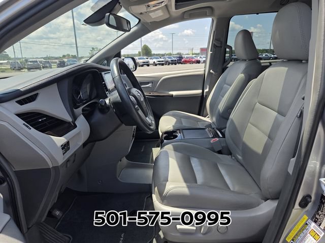 Used 2018 Toyota Sienna XLE w/ XLE Navigation Package FWD image 9