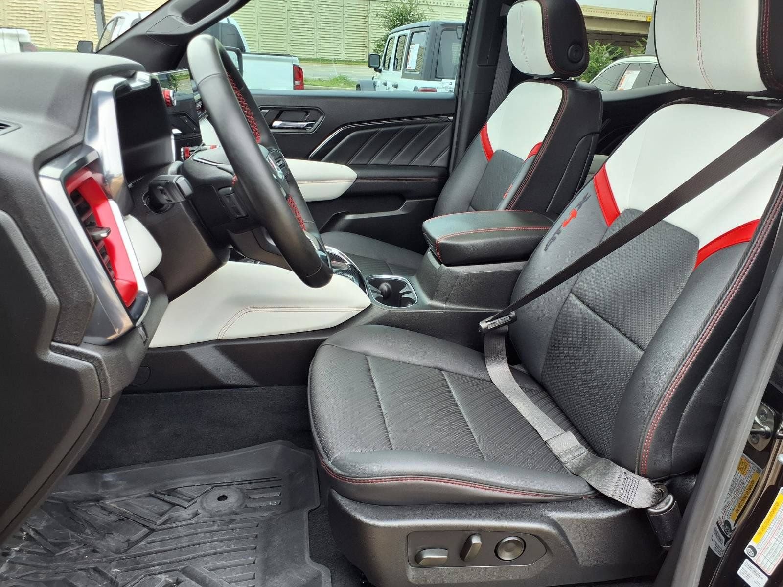 Used 2024 GMC Canyon AT4X AWD/4WD image 23