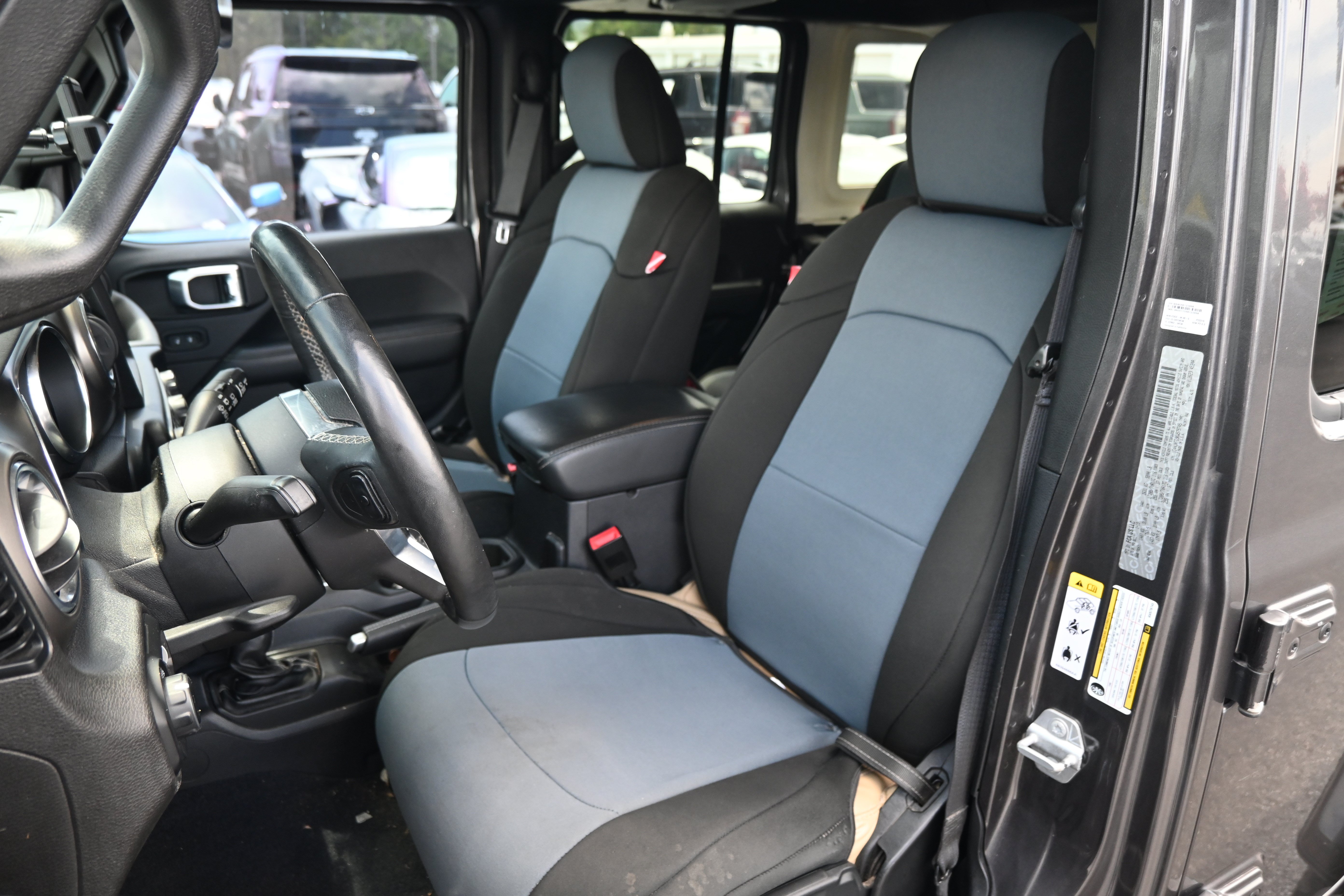 Used 2019 Jeep Wrangler Unlimited Rubicon w/ Dual Top Group AWD/4WD image 7