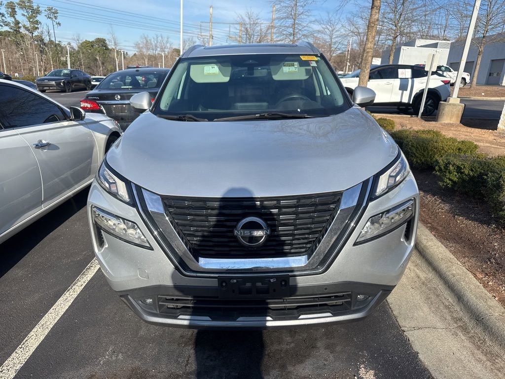 Used 2022 Nissan Rogue SL w/ SL Premium Package image 2