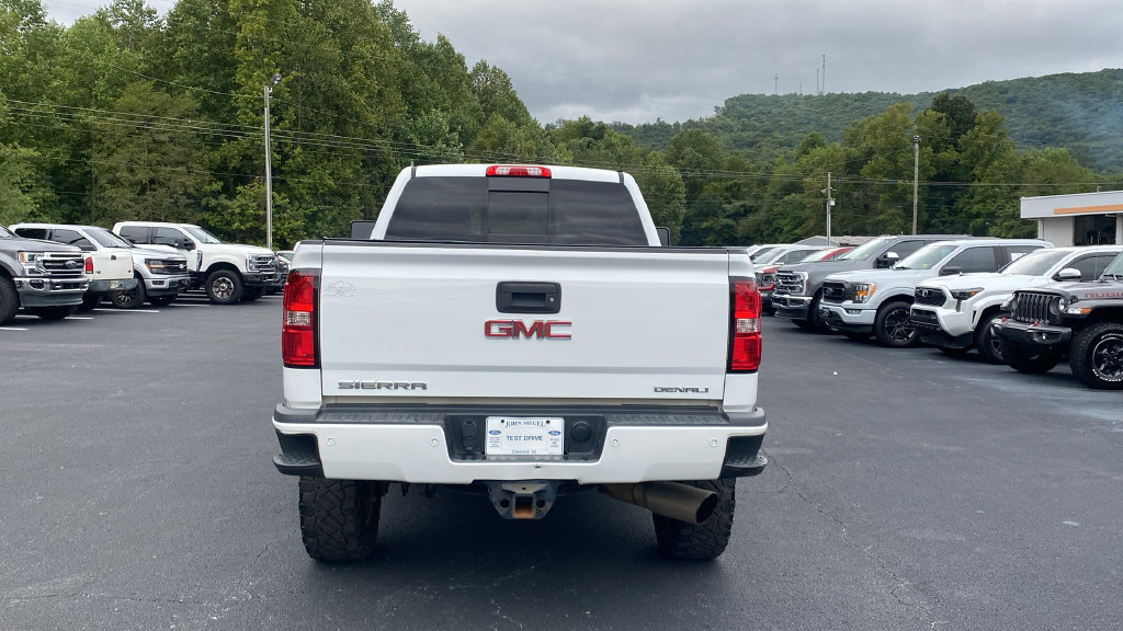 Used 2019 GMC Sierra 2500 Denali w/ Duramax Plus Package AWD/4WD image 6