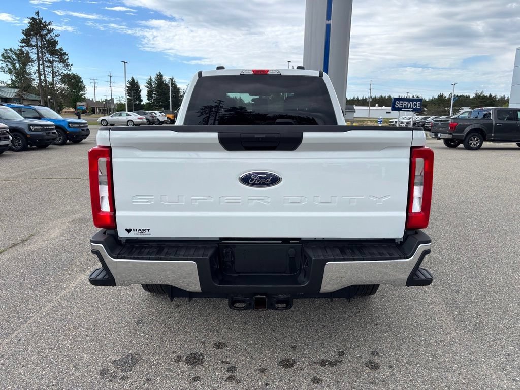 Used 2025 Ford F250 XLT AWD/4WD image 4