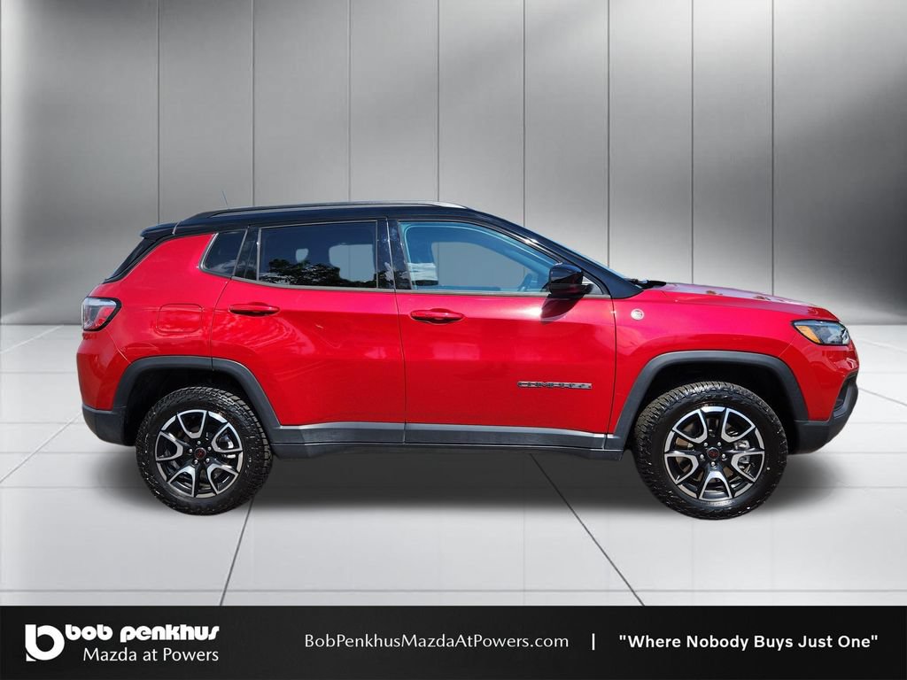 Used 2025 Jeep Compass Trailhawk AWD/4WD image 24