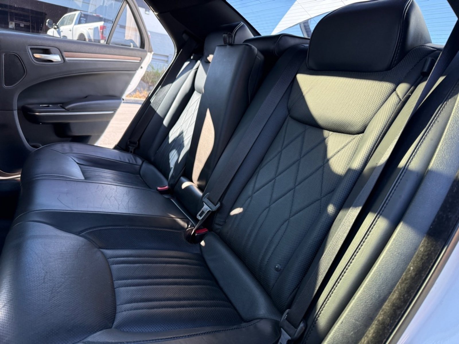 Used 2017 Chrysler 300 C Platinum image 17