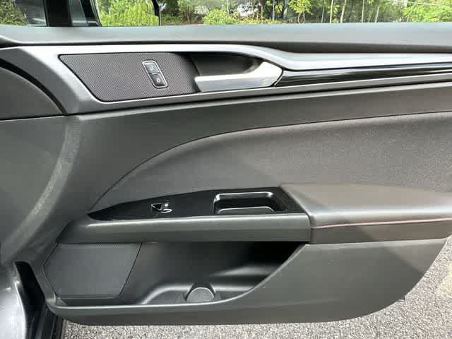 Used 2015 Ford Fusion SE w/ Equipment Group 201A FWD image 18