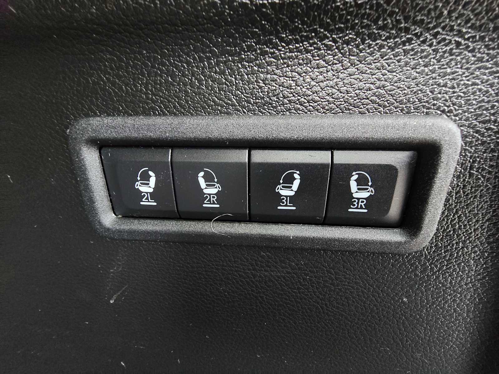 Used 2024 Jeep Wagoneer L Series II w/ Flexible Seating Group AWD/4WD image 11