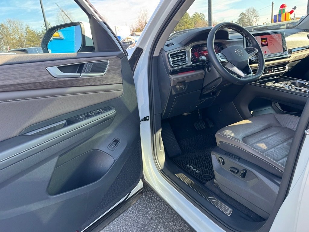 Used 2024 Volkswagen Atlas SEL image 15
