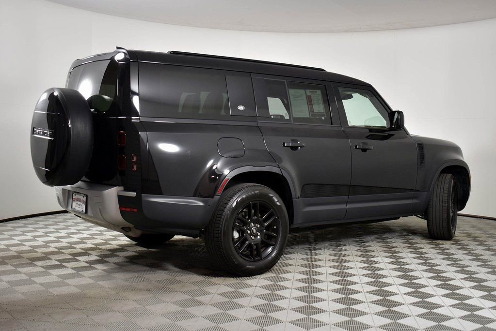 Used 2024 Land Rover Defender 130 S image 4