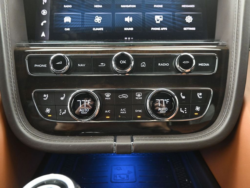 Used 2021 Bentley Bentayga image 14