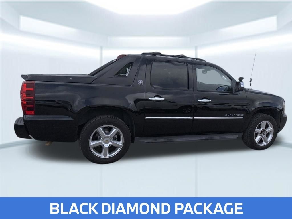 Used 2013 Chevrolet Avalanche LTZ RWD image 8