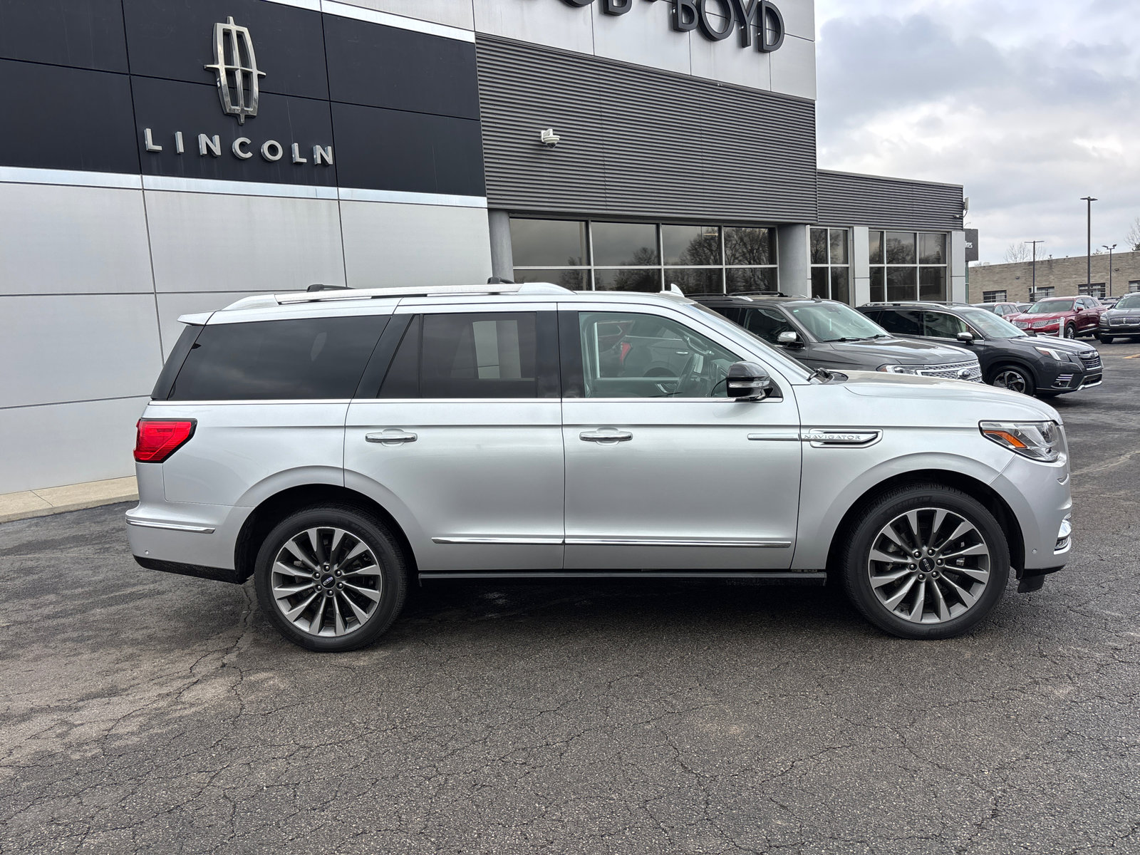Certified 2019 Lincoln Navigator Select w/ Technology Package image 8