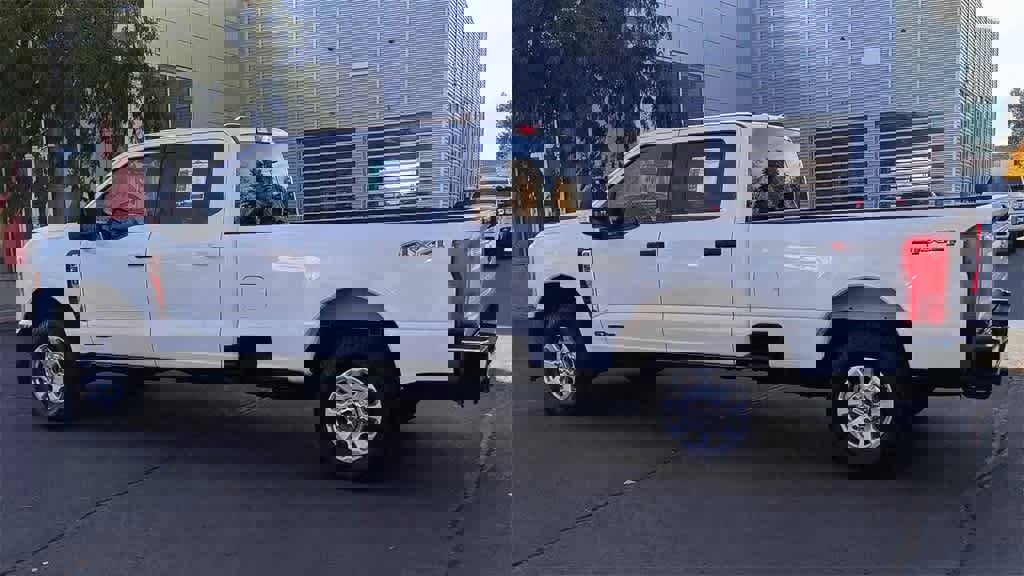 Used 2023 Ford F350 XLT image 6