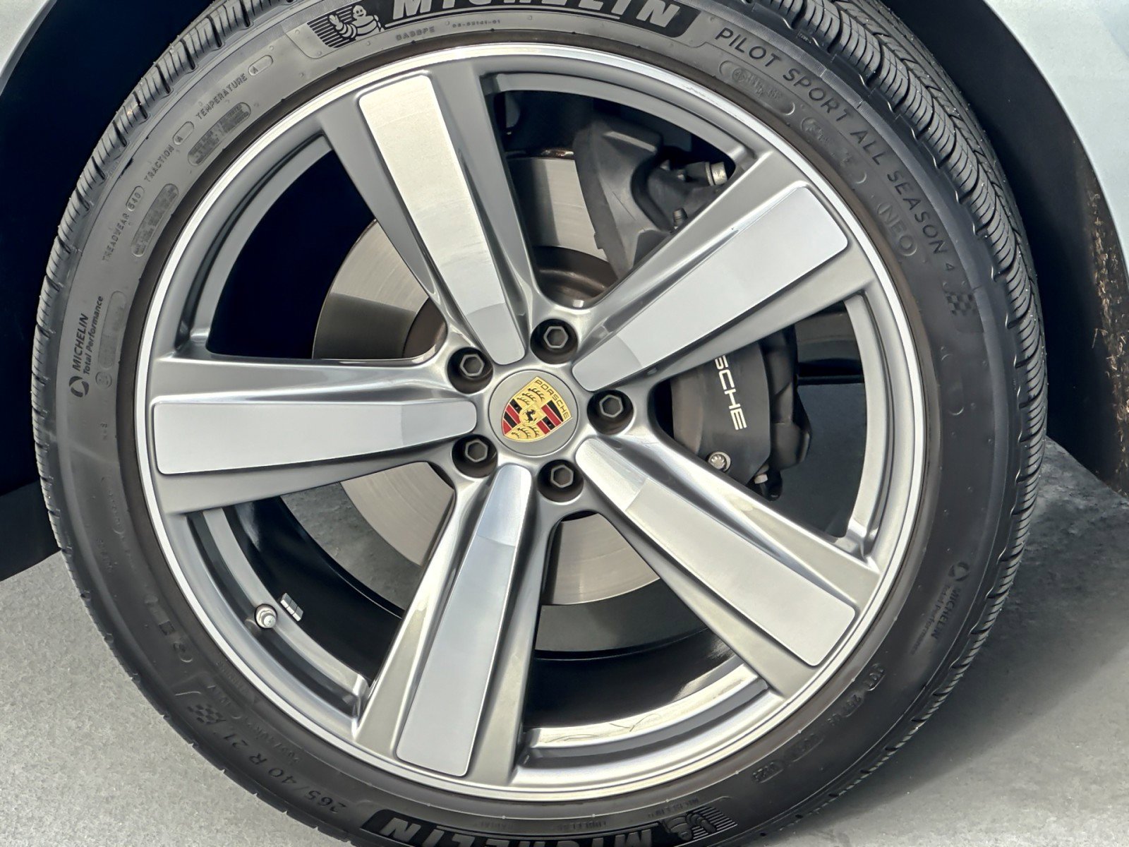 Used 2025 Porsche Macan image 27